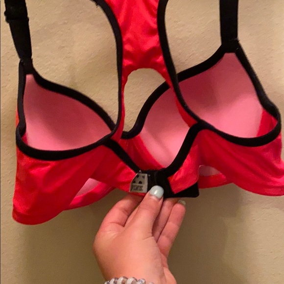 Victoria’s Secret Pink sports bra - Picture 3 of 4
